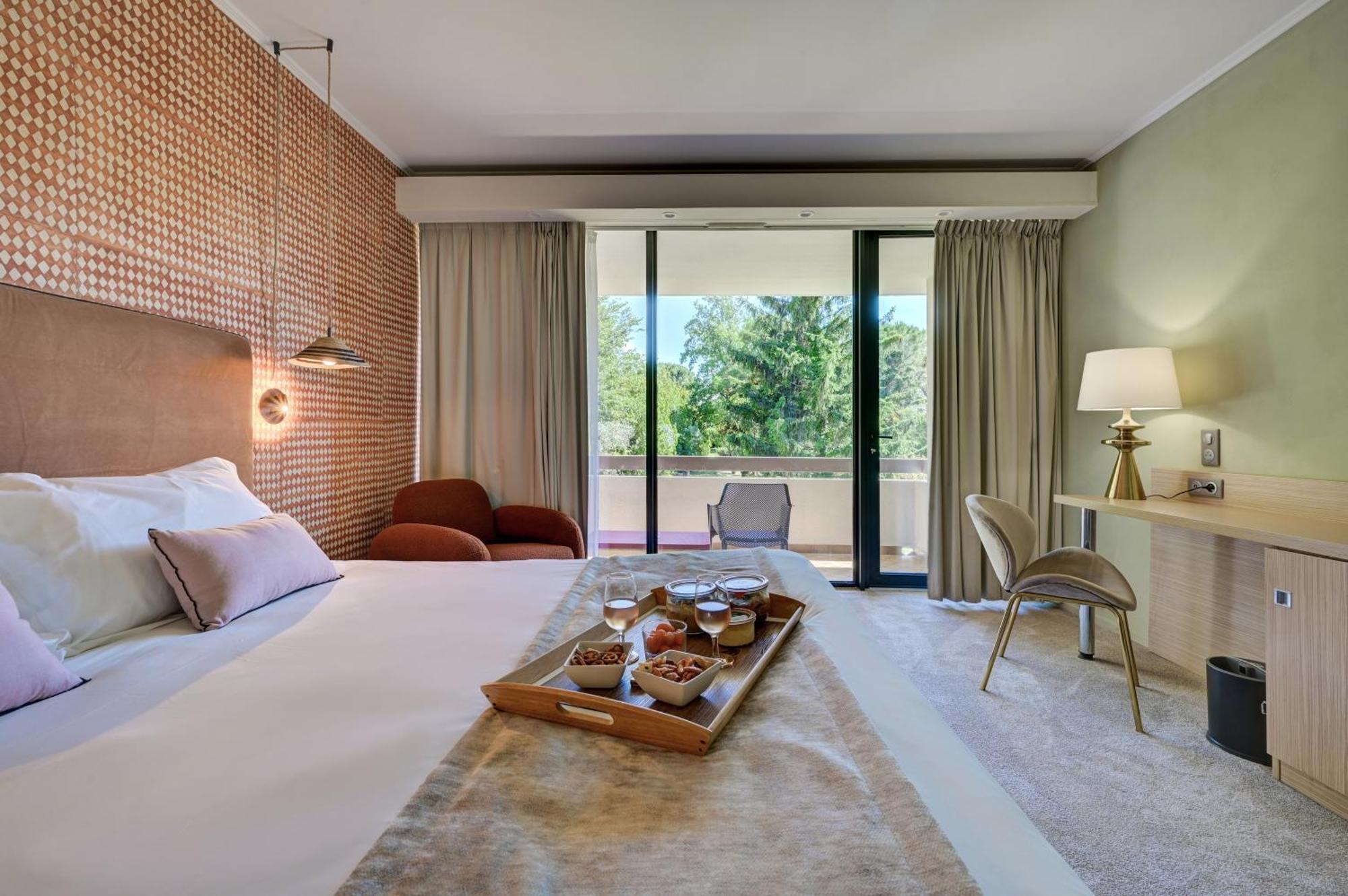 Best Western Sevan Parc Hotel Pertuis Exterior photo